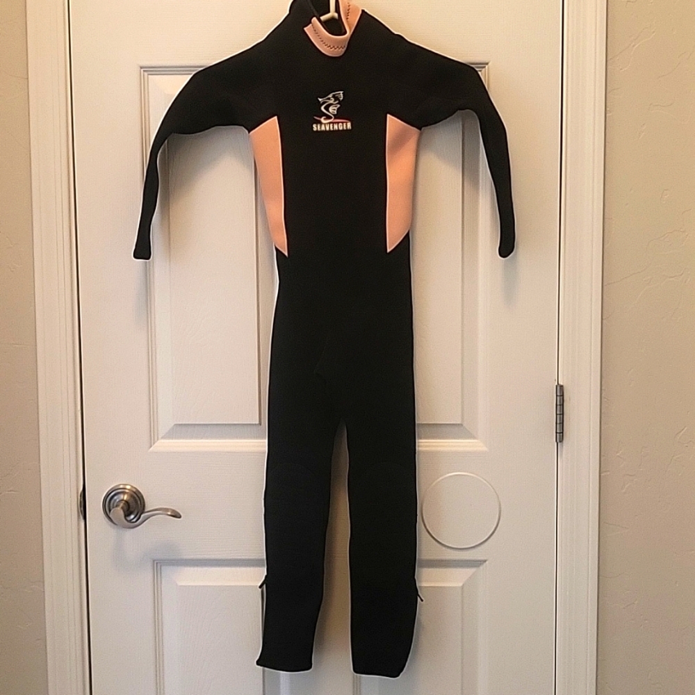Seavenger Kids Size 4 Wet Suit